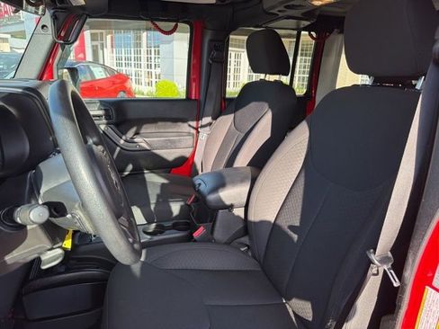 Used 2017 Jeep Wrangler Unlimited Sport image 9