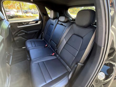 Used 2024 Porsche Cayenne image 52
