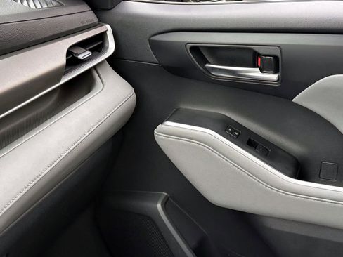 Certified 2020 Toyota Highlander XLE image 26