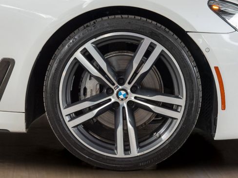 Used 2019 BMW 740i w/ M Sport Package image 39