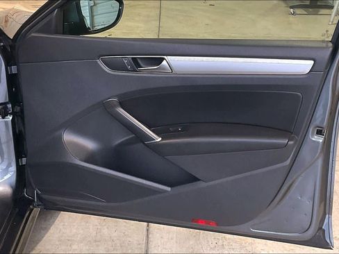 Used 2019 Volkswagen Passat 2.0T Wolfsburg image 25