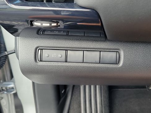 Certified 2025 Nissan Pathfinder S FWD image 24