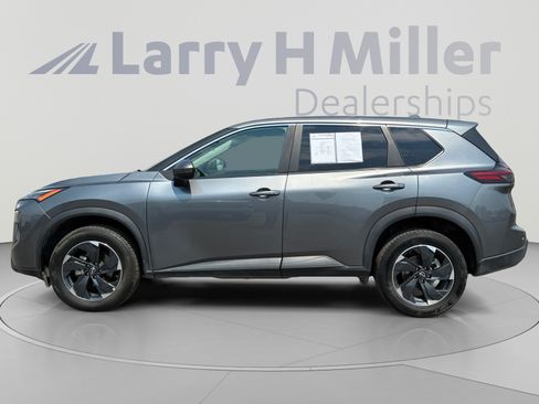 Used 2024 Nissan Rogue SV AWD/4WD image 2