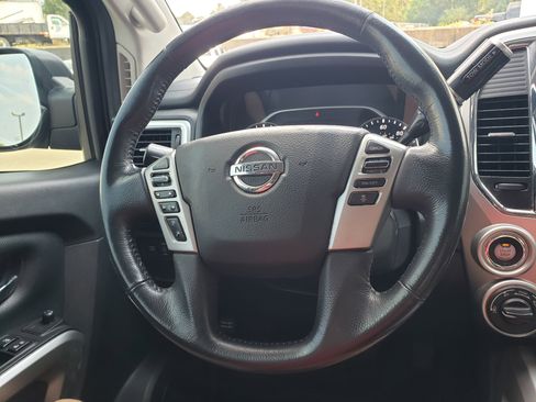 Used 2021 Nissan Titan SV w/ SV Convenience Package image 15