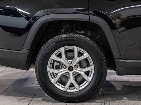 Used 2023 Jeep Grand Cherokee L Limited AWD/4WD image 10