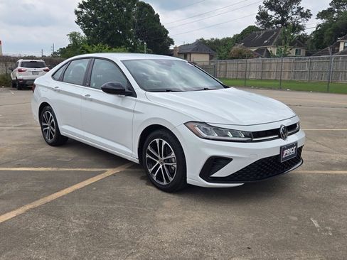 Used 2025 Volkswagen Jetta Sport FWD image 3