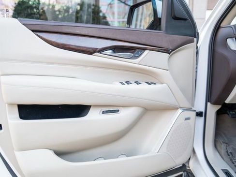Used 2016 Cadillac Escalade Luxury image 50