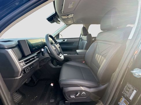 Used 2025 Hyundai Santa Fe SEL FWD image 15