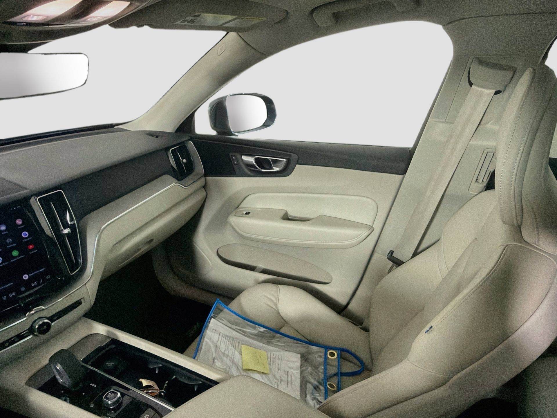 Certified 2023 Volvo XC60 B5 Plus AWD/4WD image 24