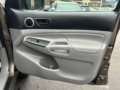 Used 2014 Toyota Tacoma 4x4 Access Cab w/ SR5 Package image 27