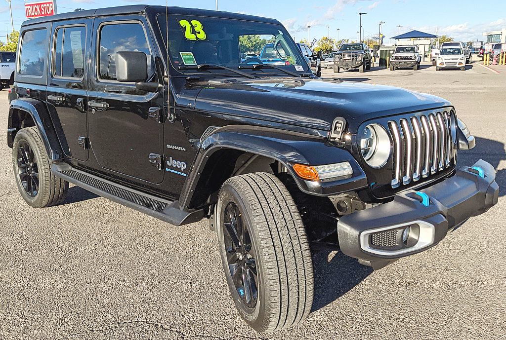 Used 2023 Jeep Wrangler Unlimited Sahara AWD/4WD image 1