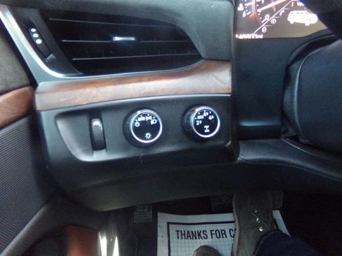 Used 2015 Cadillac Escalade Luxury image 62