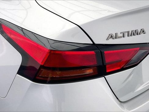 Used 2023 Nissan Altima 2.5 SV FWD image 30