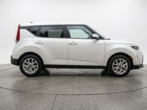 Used 2025 Kia Soul LX w/ LX Technology Package image 11