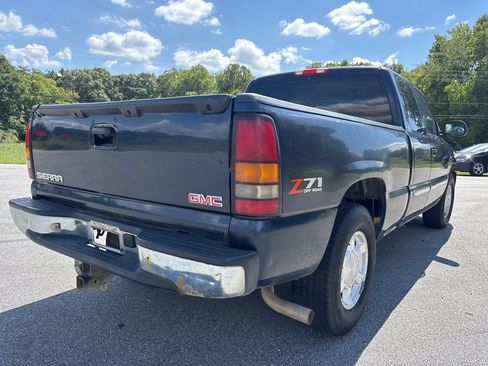 Used 2006 GMC Sierra 1500 SLE w/ Light Duty Power Package AWD/4WD image 4