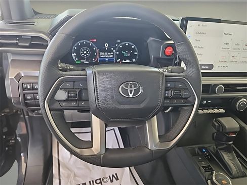 Used 2025 Toyota Tacoma 4x4 Double Cab Hybrid image 29