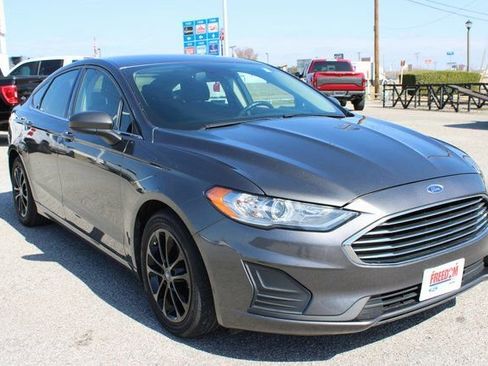 Used 2019 Ford Fusion SE image 3