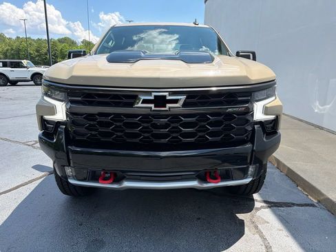 Used 2023 Chevrolet Silverado 1500 ZR2 w/ Technology Package AWD/4WD image 4