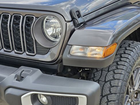 Used 2024 Jeep Gladiator Sport AWD/4WD image 10