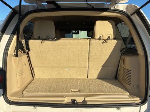 Used 2016 Lincoln Navigator Reserve image 10