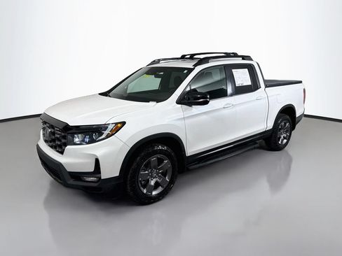 Used 2024 Honda Ridgeline TrailSport image 3