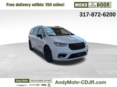 Used 2024 Chrysler Pacifica Limited w/ S Appearance Package