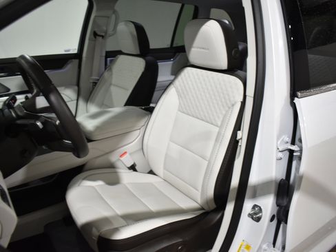 Used 2025 GMC Acadia Denali w/ Super Cruise Package AWD/4WD image 26
