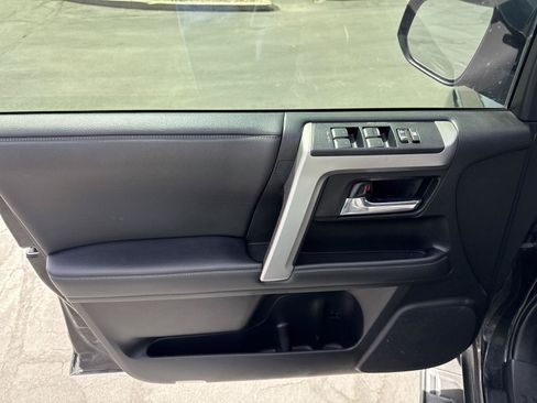 Used 2020 Toyota 4Runner SR5 Premium w/ Moonroof Package AWD/4WD image 7