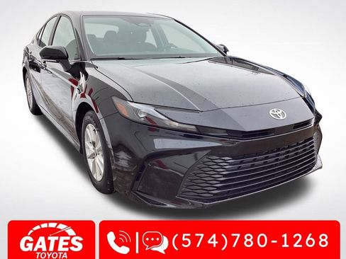 Used 2025 Toyota Camry LE image 1