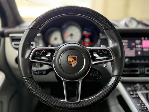 Used 2021 Porsche Macan Turbo AWD/4WD image 32