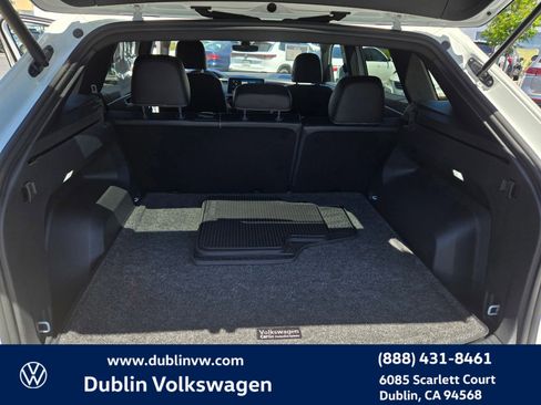 Used 2024 Volkswagen Atlas Cross Sport SE FWD image 21