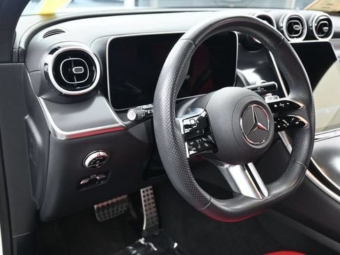 Used 2025 Mercedes-Benz GLC 300 image 15