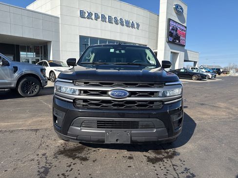 Used 2024 Ford Expedition Max XLT image 2