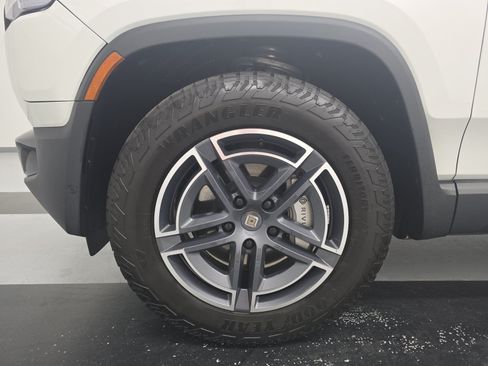 Used 2025 Rivian R1S Adventure AWD/4WD image 9