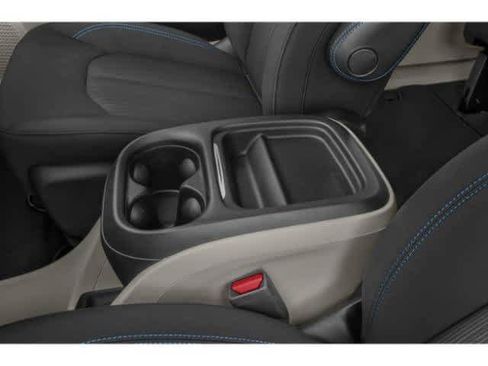 Used 2021 Chrysler Pacifica Touring-L FWD image 14