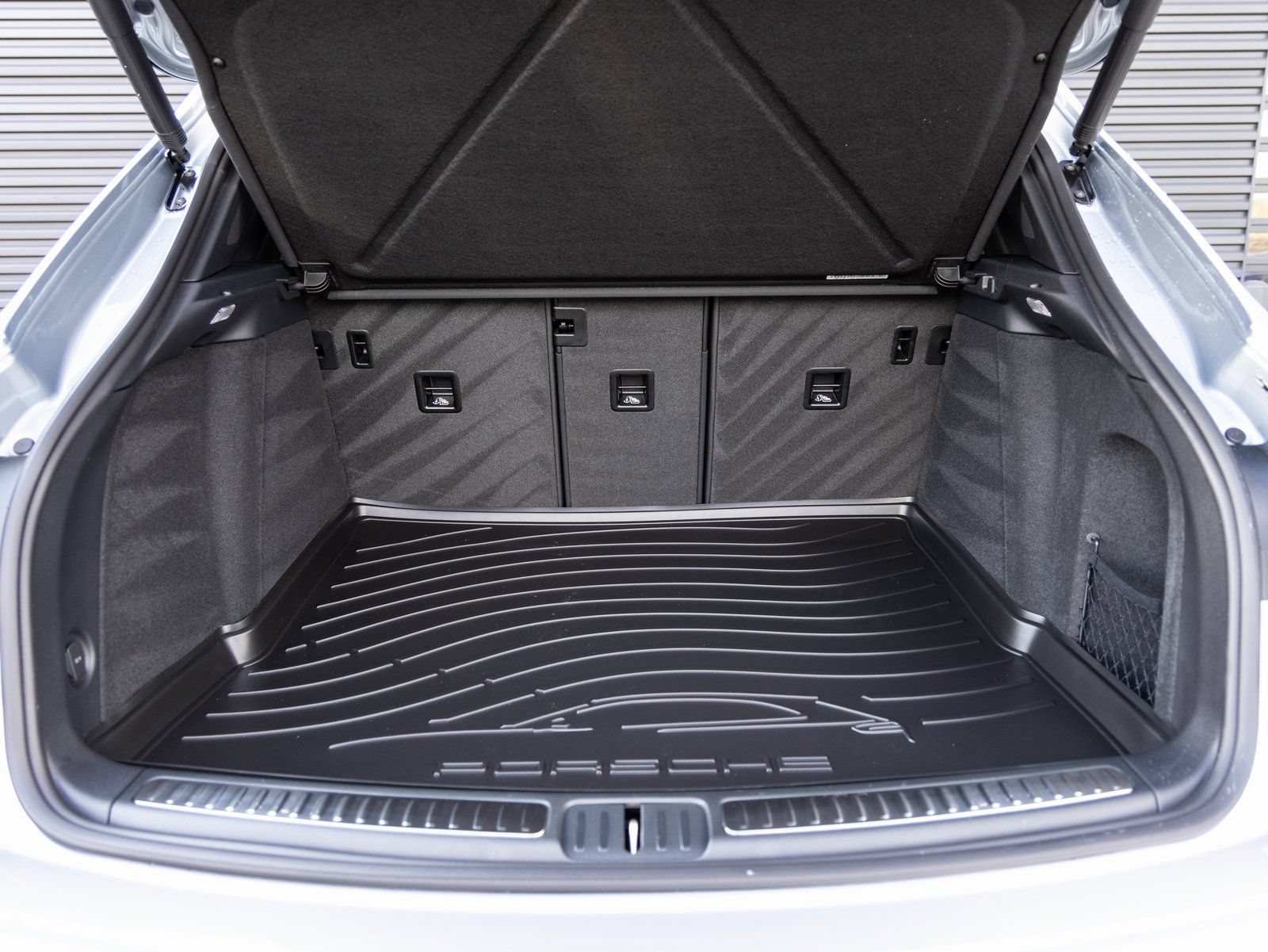 Certified 2026 Porsche Macan AWD/4WD image 28