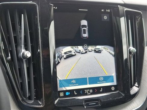 Certified 2025 Volvo XC60 B5 Plus image 16