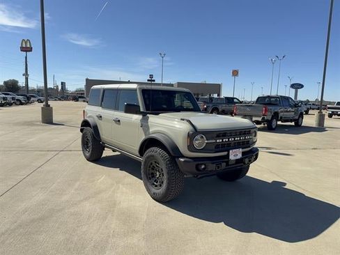 New 2026 Ford Bronco Big Bend w/ Black Diamond Package AWD/4WD image 2