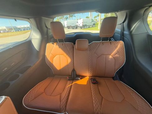 New 2026 Chrysler Pacifica Pinnacle image 28
