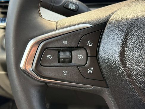 Used 2025 Chevrolet Trax LT w/ LT Convenience Package FWD image 16
