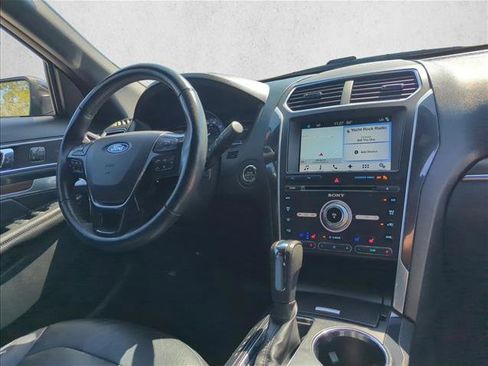 Used 2017 Ford Explorer Limited image 26