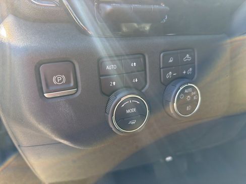 Used 2022 Chevrolet Silverado 1500 High Country w/ Technology Package image 16