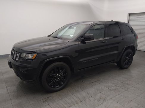 Used 2019 Jeep Grand Cherokee Altitude AWD/4WD image 2