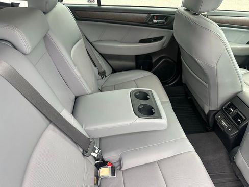 Used 2018 Subaru Outback 2.5i Limited image 19