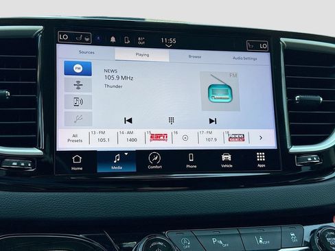 Used 2024 Chrysler Pacifica Touring-L FWD image 31