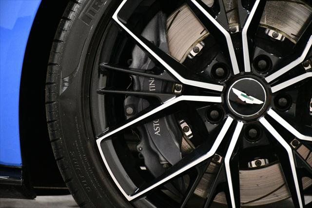 Used 2021 Aston Martin V8 Vantage Roadster RWD image 21