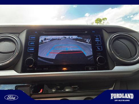 Used 2018 Toyota Tacoma TRD Sport w/ Technology Package AWD/4WD image 28