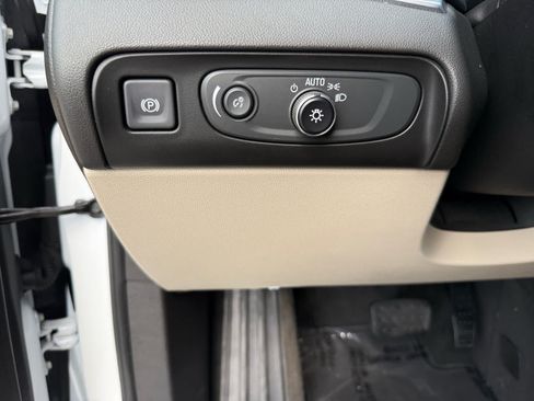 Used 2020 Buick Enclave Premium w/ Sun and Sites Package FWD image 26