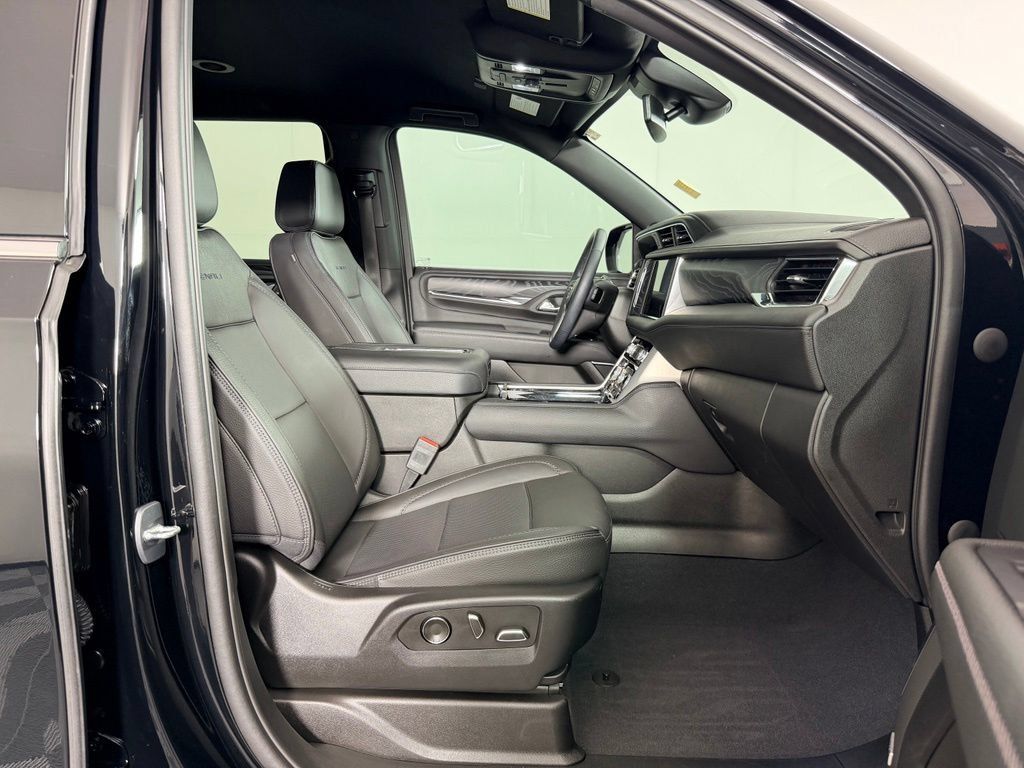 Used 2023 GMC Yukon Denali w/ LPO, Floor Liner Package AWD/4WD image 30