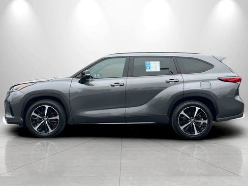 Used 2022 Toyota Highlander XSE AWD/4WD image 5